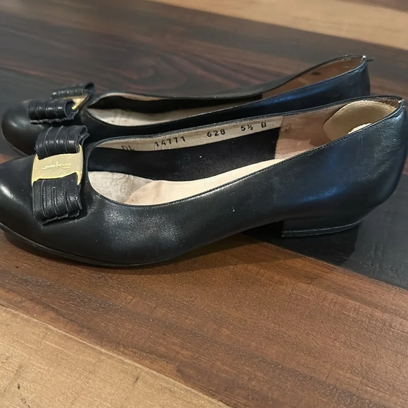 Salvatore Ferragamo Pumps size 5.5 B - Picture 4 of 12